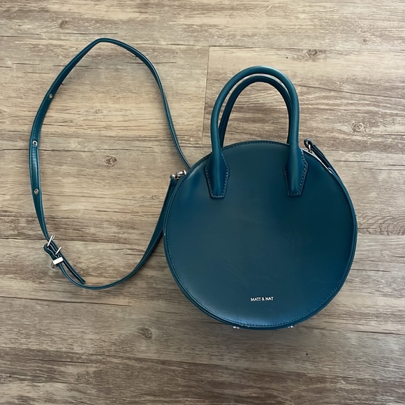 Matt & Nat Retro Teal Circular Vegan Leather Crossbody Bag - Picture 3 of 12